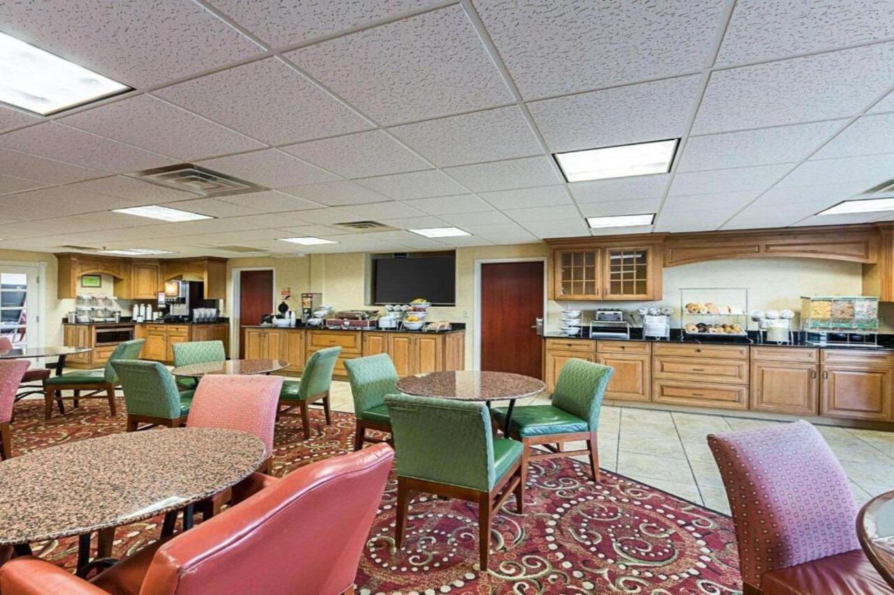 Comfort Suites Airport Wichita Exterior foto