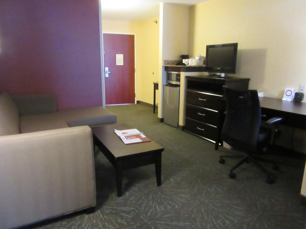 Comfort Suites Airport Wichita Exterior foto